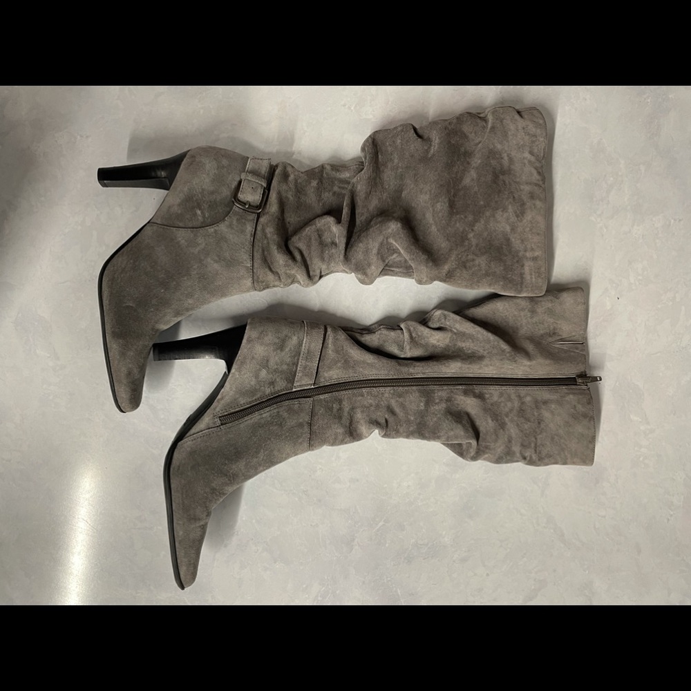 Bass grey suede boots